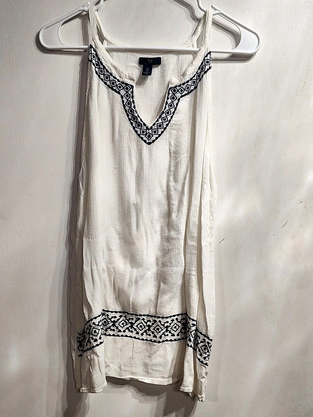 Gap Geometric Embroidered Tank Top in White & Black Size Large